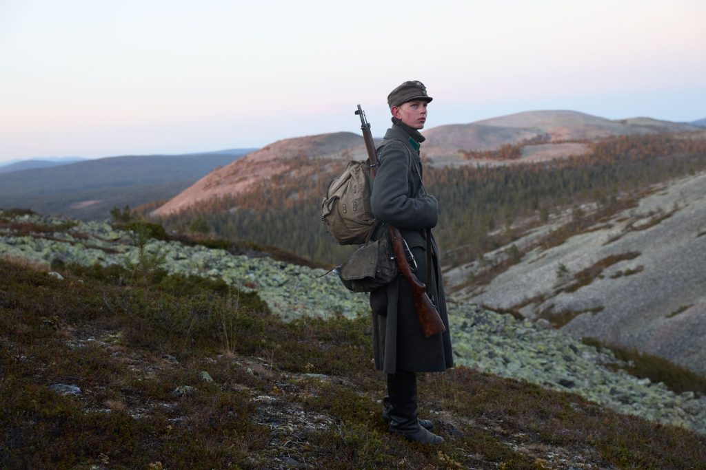 Aku Louhimiehen ohjaama Lapin sota elokuvateattereissa 23.10.2026. Pääosissa Peter Franzén, Sannah Nedergård, Volker Bruch ja Luukas Niskanen.